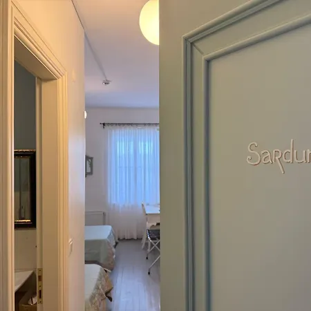 Gule Cunda Ayvalı