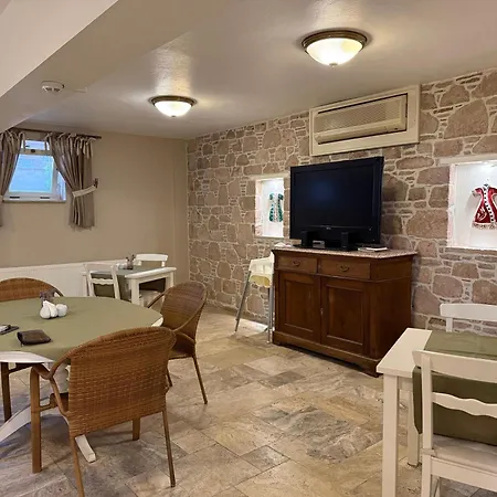 Hotel Gule Cunda *
