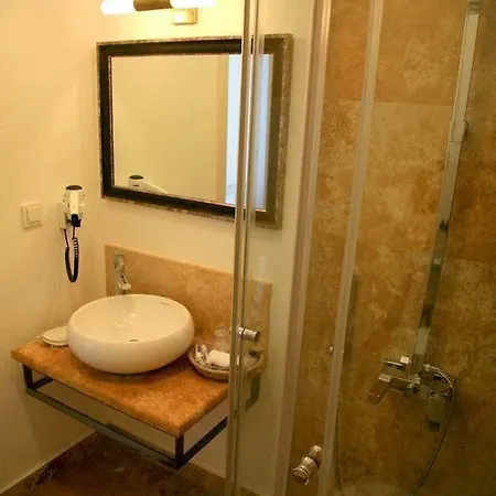 Gule Cunda Отель